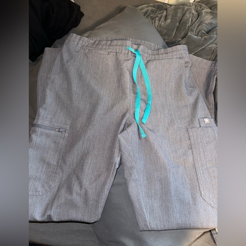 FIGS Graphite size small scrub pant